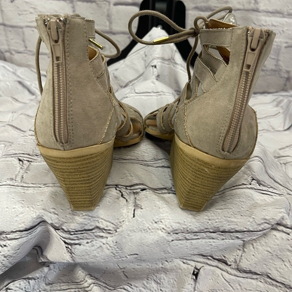 Qupid Women’s‎ Lace Up Gladiator Style Wedge Sandal Size 10 Gently Used - Picture 5 of 7